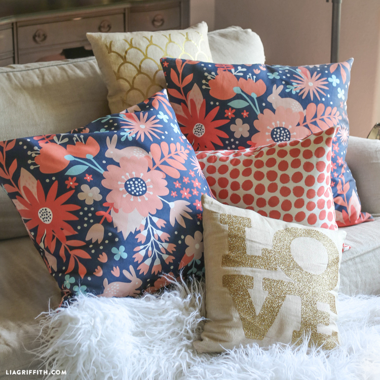 Video Tutorial How To Sew A Zipper Pillow Lia Griffith