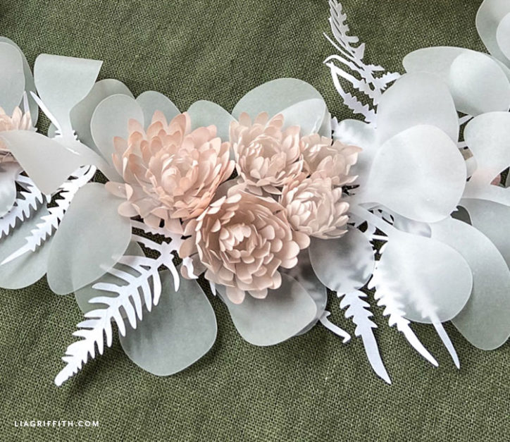 Tutorial Faça você mesmo de Coroa de Flores Secas em Papel 4 folhas de pergaminho e flores de papel para grinalda faça você mesmo